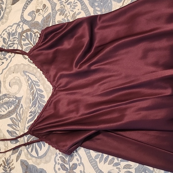 Slinky simple lingerie - Picture 2 of 5